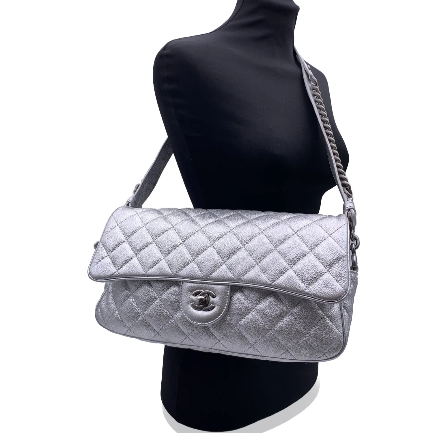 CHANEL Airline 2016 Silver Quilted Leather Easy New Shoulder Bag
