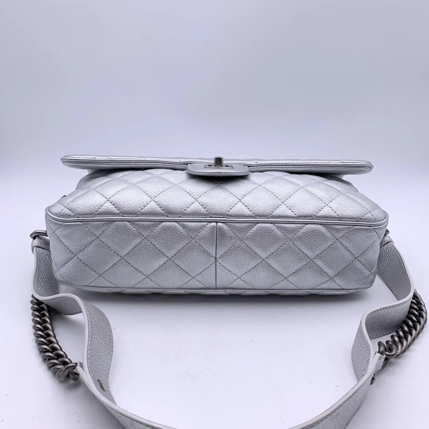 CHANEL Airline 2016 Silver Quilted Leather Easy New Shoulder Bag