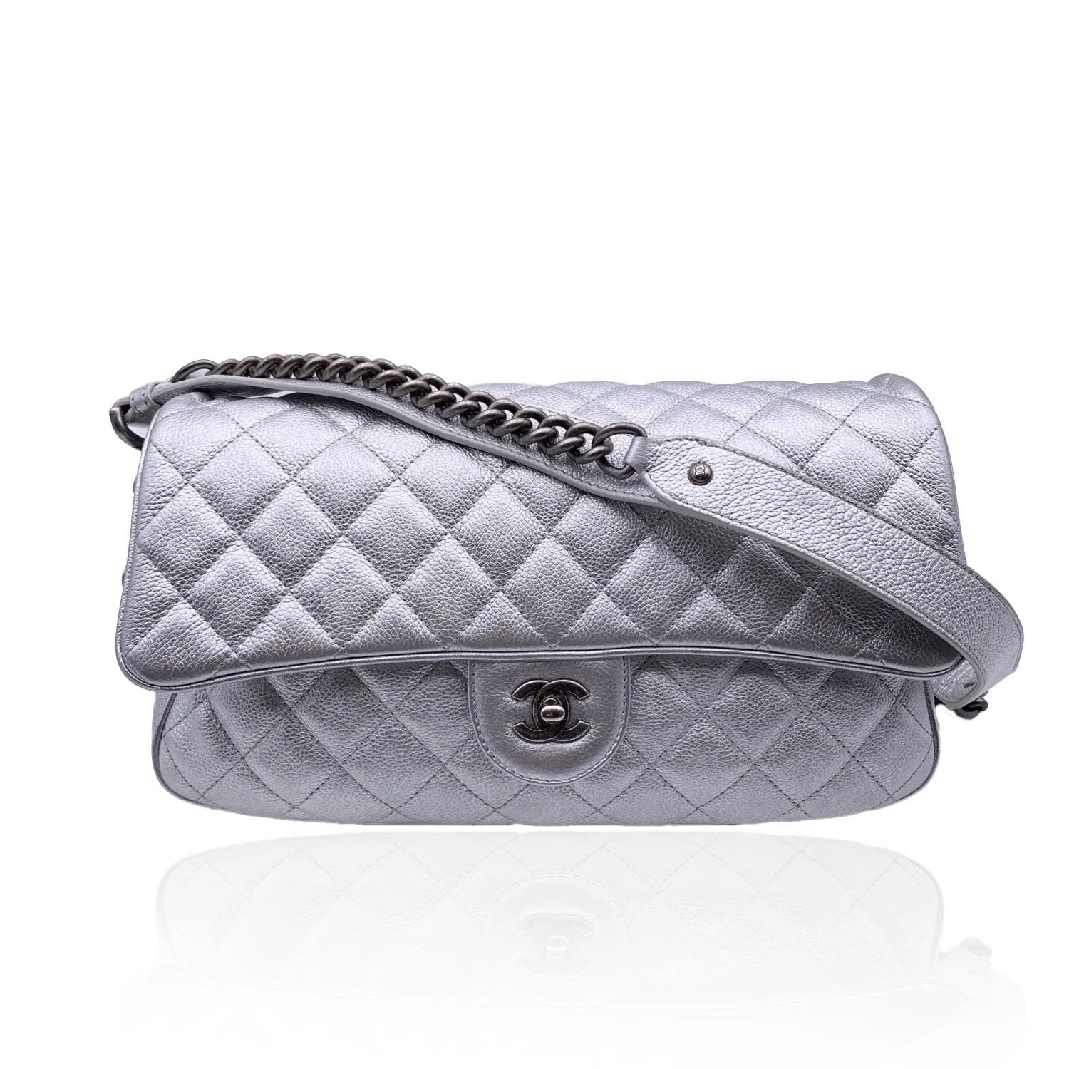 CHANEL Airline 2016 Silver Quilted Leather Easy New Shoulder Bag
